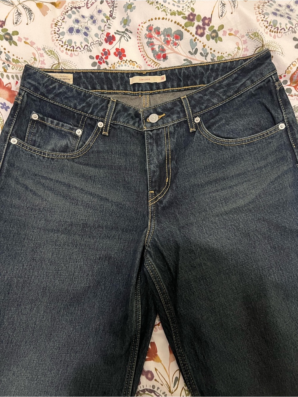 Levi's Women's Low Loose Jeans in Tomorrow Morning - Picture 3 of 4